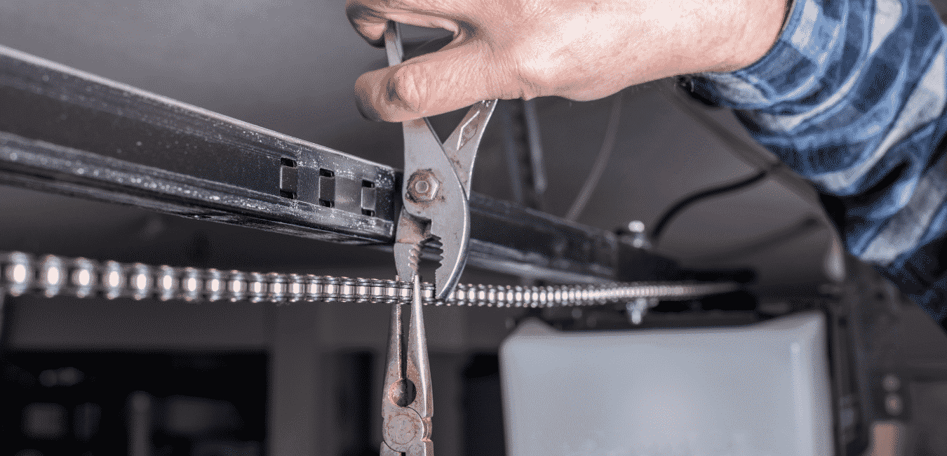 How Much Should It Cost To Repair a Garage Door?