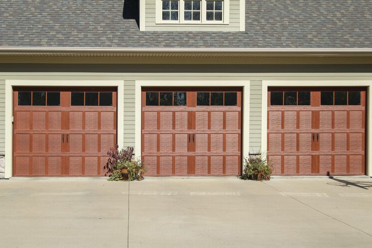 Carriage-House-Horizontal-Vertical-Overlays-Model-7540-(307)-Red-Oak-6-Square-2-792x500-d1a7f56 (1)